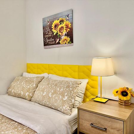 Private Room With Shared Bathroom On The 1St Floor 10 Minutes Walk To University Of Washington Сиатъл Екстериор снимка