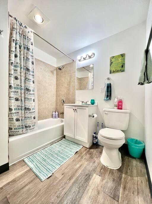 Private Room With Shared Bathroom On The 1St Floor 10 Minutes Walk To University Of Washington Сиатъл Екстериор снимка