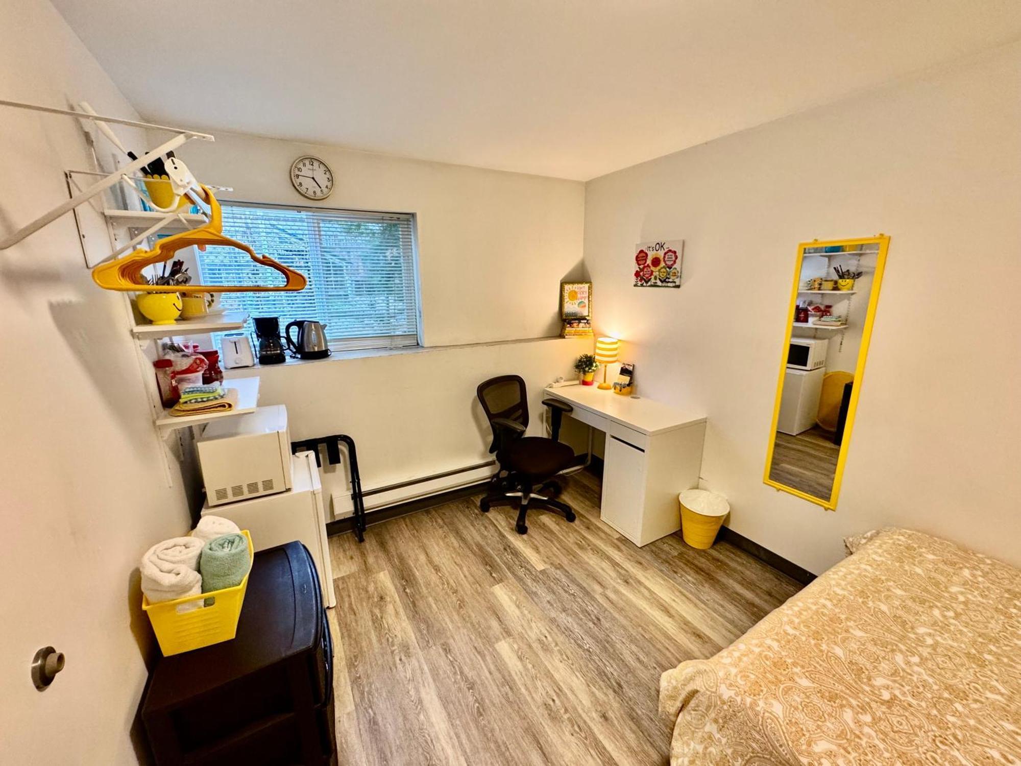 Private Room With Shared Bathroom On The 1St Floor 10 Minutes Walk To University Of Washington Сиатъл Екстериор снимка